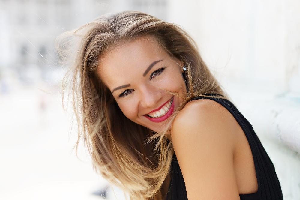 woman with red lipstick smiling | cosmetic dentist oakbrook terrace il