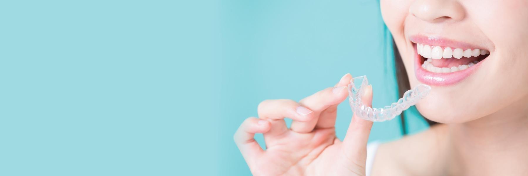 woman putting in invisalign in oakbrook terrace